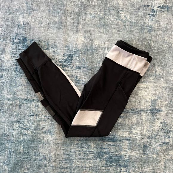 lululemon athletica Pants - Lululemon Black White Reflective Speed Tight Soul Leggings Size 4